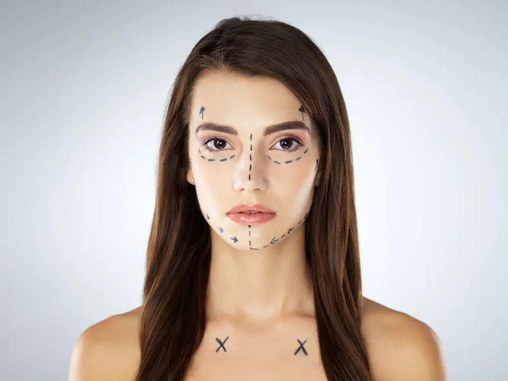 Análisis facial por tercios y proporciones previo a un tratamiento de armonización facial en Quito